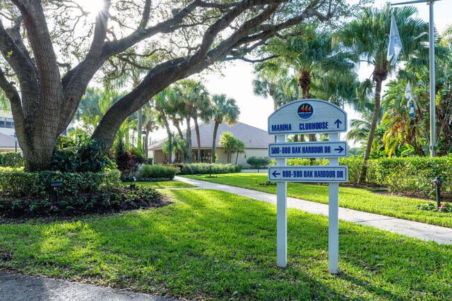 Building Photo - 518 Oak Harbour Dr