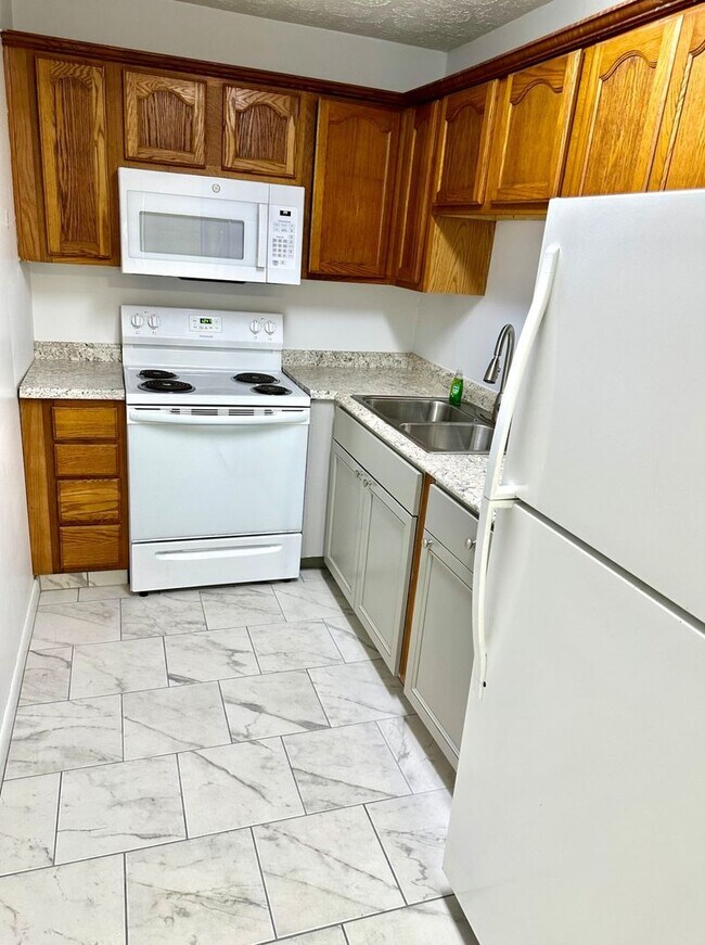 Building Photo - St. Andrews Apartment/Condo