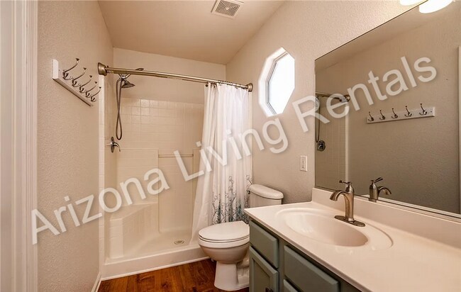 Building Photo - IMMACULATE 3 BEDROOM HOME