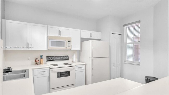 Foto del edificio - 4465 SW 160th Ave