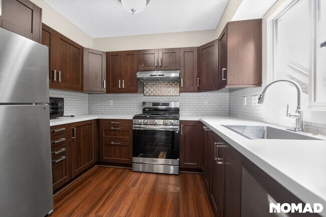 Foto del edificio - 9720 Pleasant Ave S