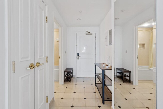 Building Photo - 810 Pacific Ave