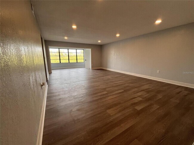 Foto del edificio - 314 Spring Lakes Blvd