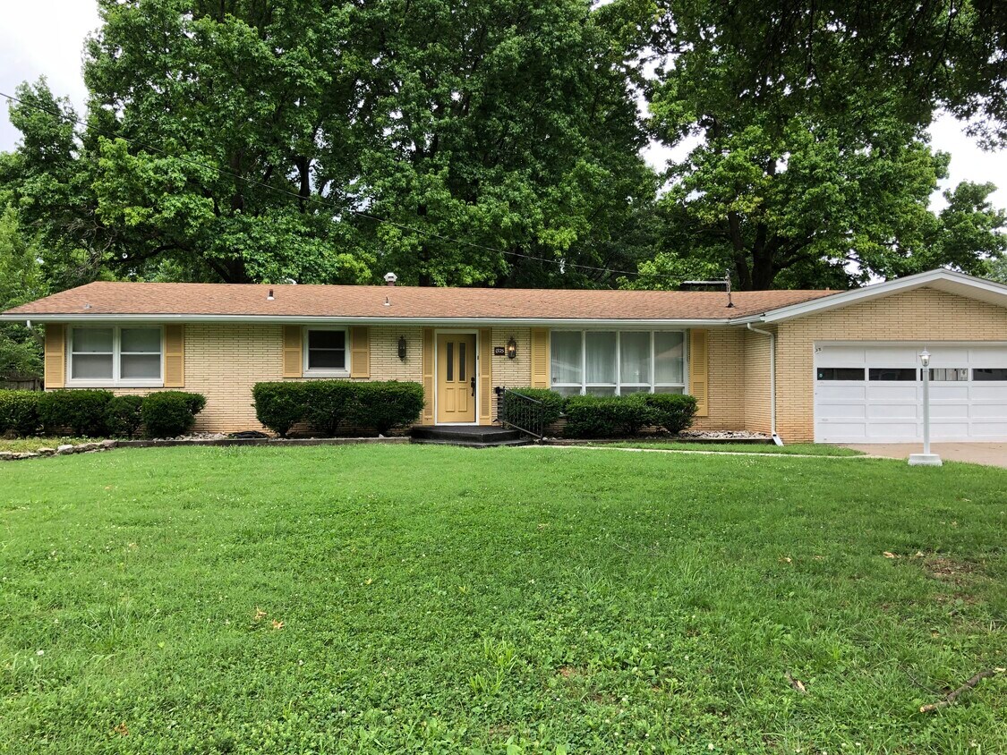 1925 Valley Road, Springfield, MO 65804 House Rental in Springfield, MO