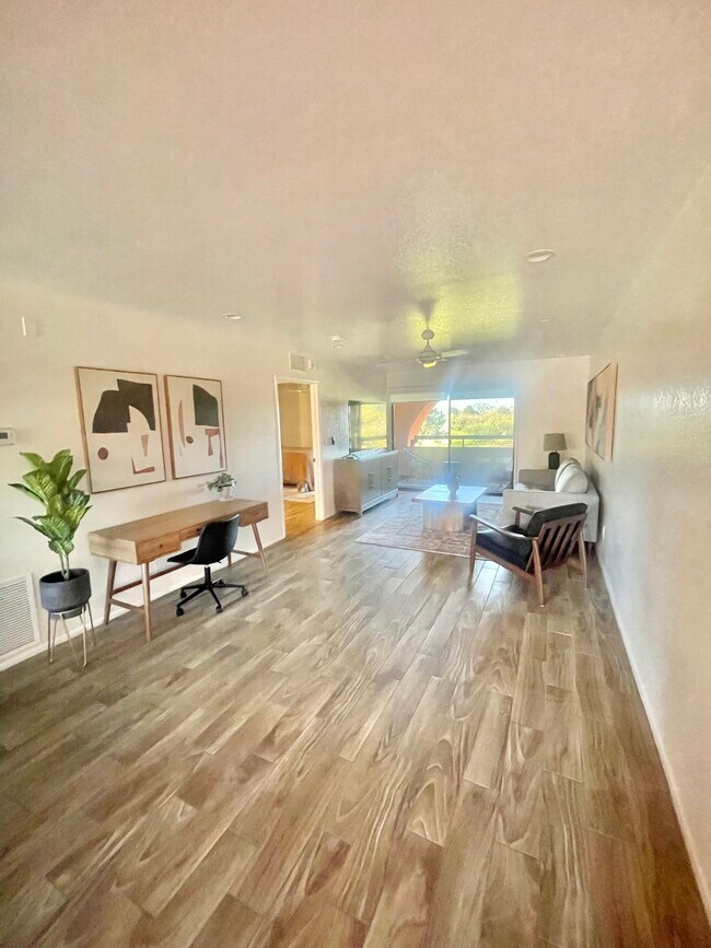Building Photo - 4303 E Cactus Rd