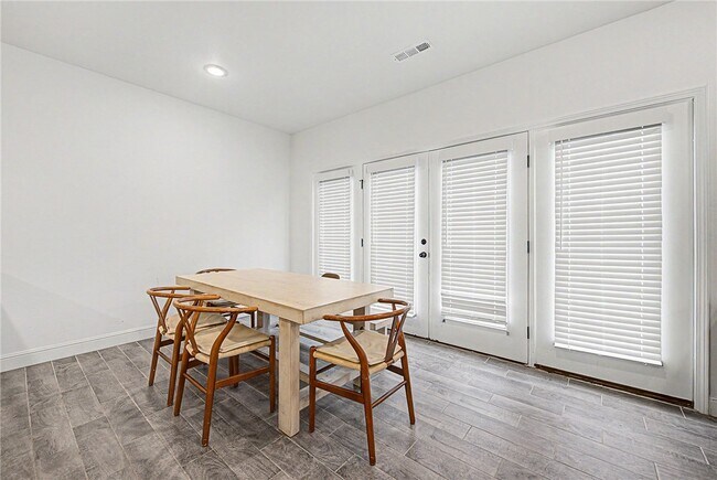 Building Photo - 2070 Wildflower Dr