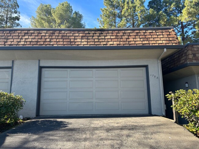 Building Photo - Move-In-Ready two-story townhome located o...