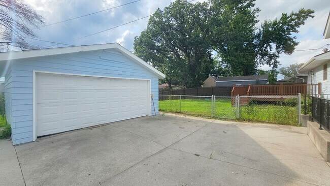 Foto del edificio - Charming 3-Bedroom Home in Prime Ankeny Lo...