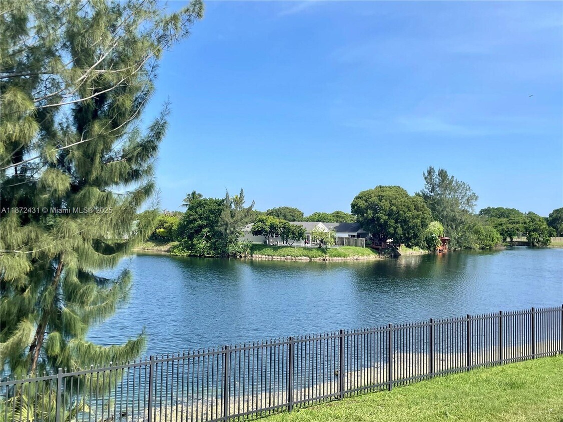 Foto principal - 7415 SW 152nd Ave