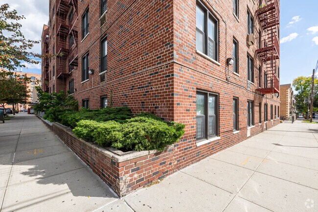 Building Photo - Tyler Towers