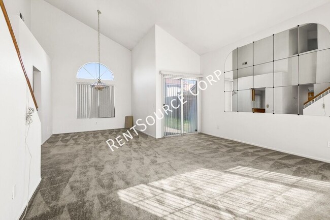 Foto del edificio - 3 Bedroom, 3 bathroom Home with a Den for ...