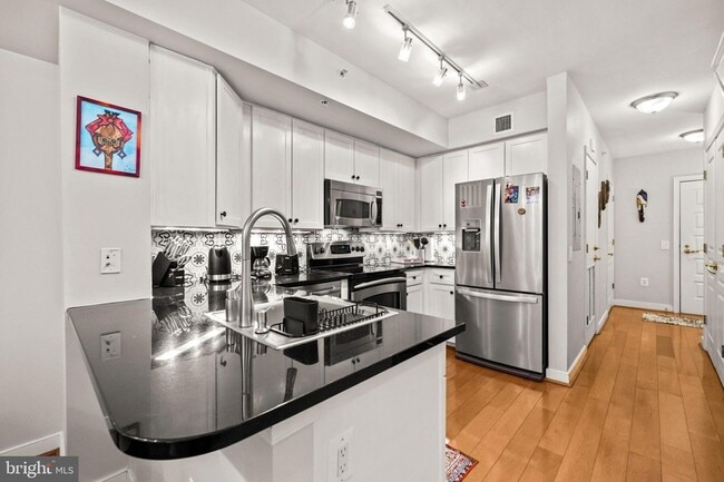 Building Photo - 631 D St NW
