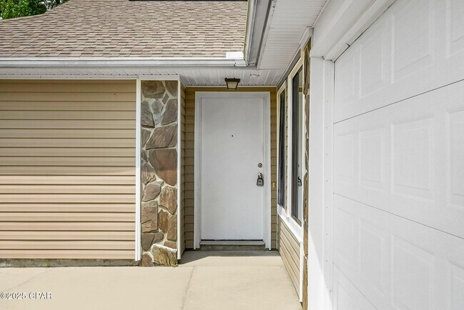Building Photo - 7750 Betty Louise Dr