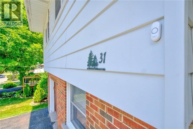 Building Photo - 31 Brodick St