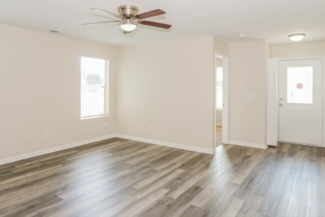 Building Photo - 109 Jesse Layne Dr