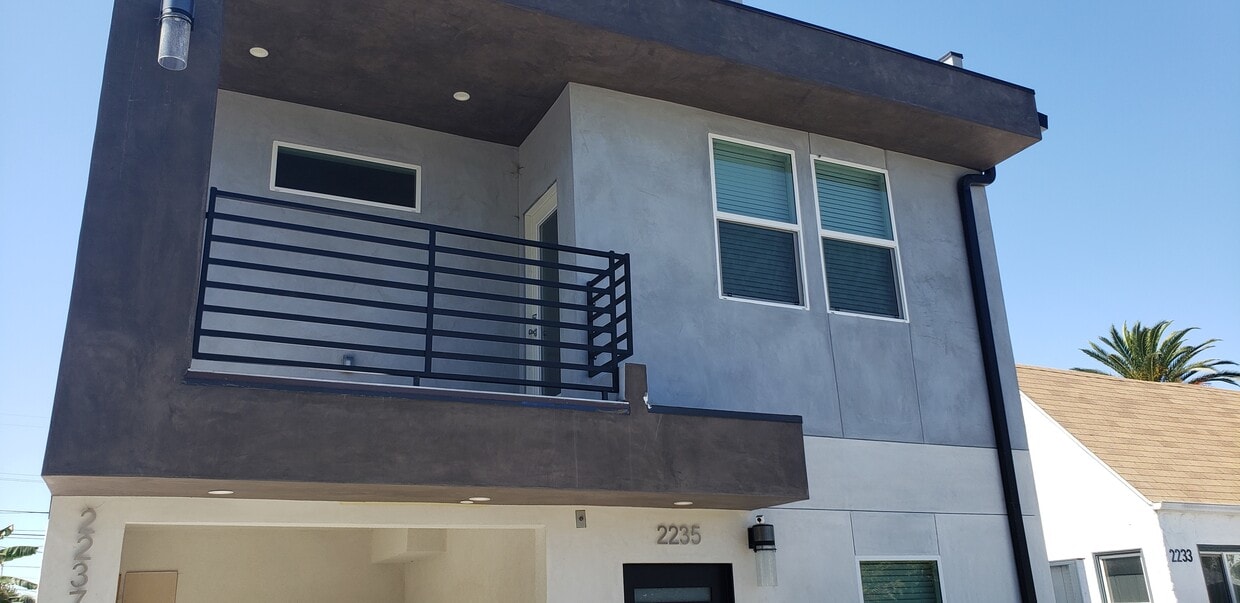 Primary Photo - 2235 S Cloverdale Ave