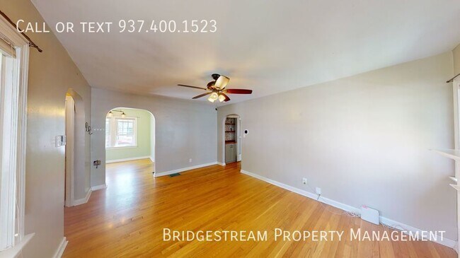 Foto del edificio - Inviting 3 Bedroom Home with Expansive Yar...