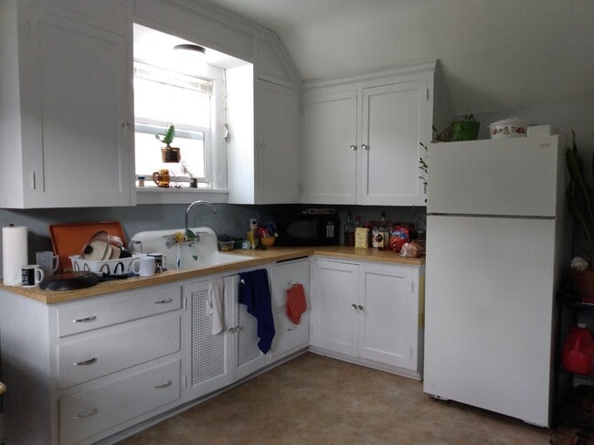 Building Photo - 112 S 5th St