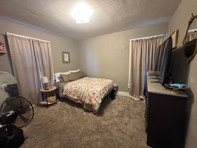 Foto del edificio - 123 E 7th St