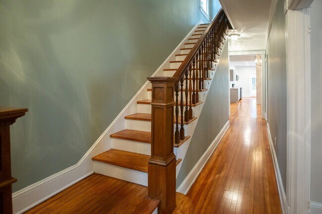 Foto del edificio - 531 Hampton Pl