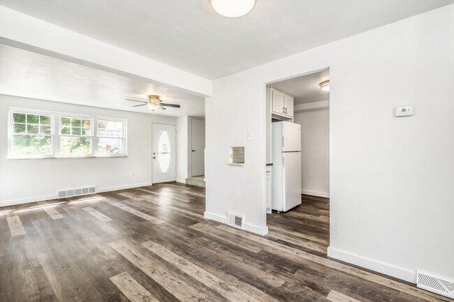 Foto del edificio - AVAILABLE JUNE 1ST! Fully UPDATED 3-bedroom townhouse in Overbrook!