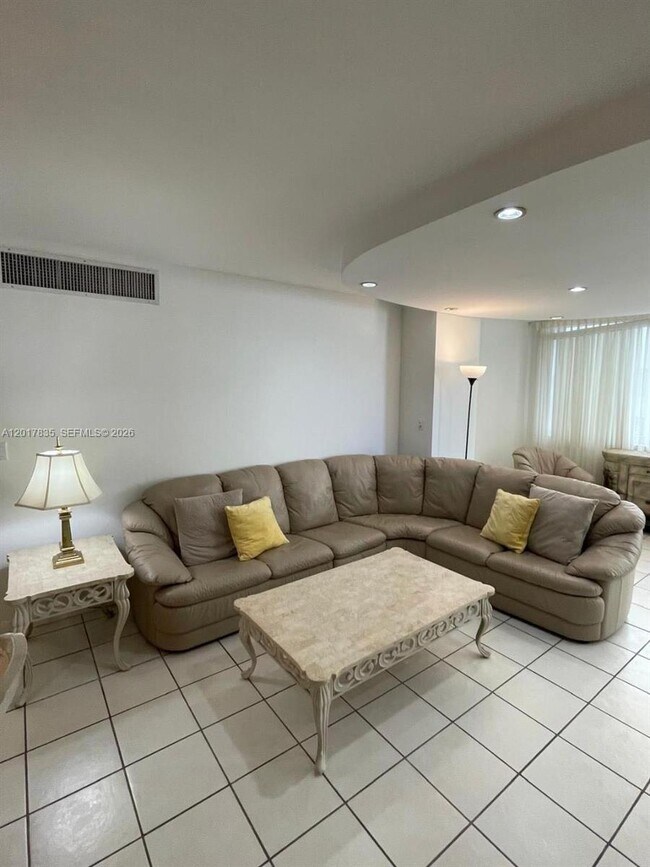 Foto del edificio - 5005 Collins Ave