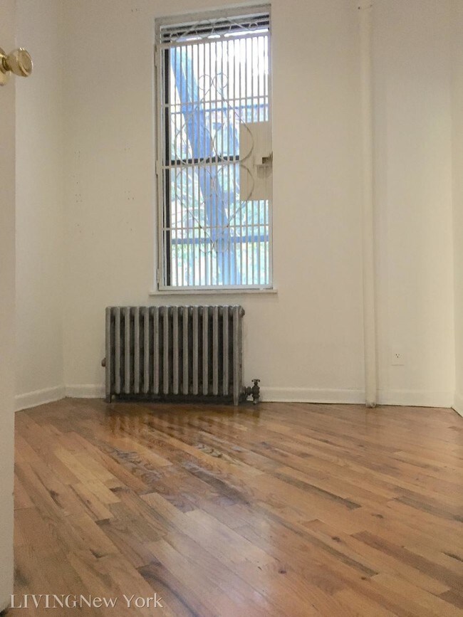 Building Photo - 306 E 86th St