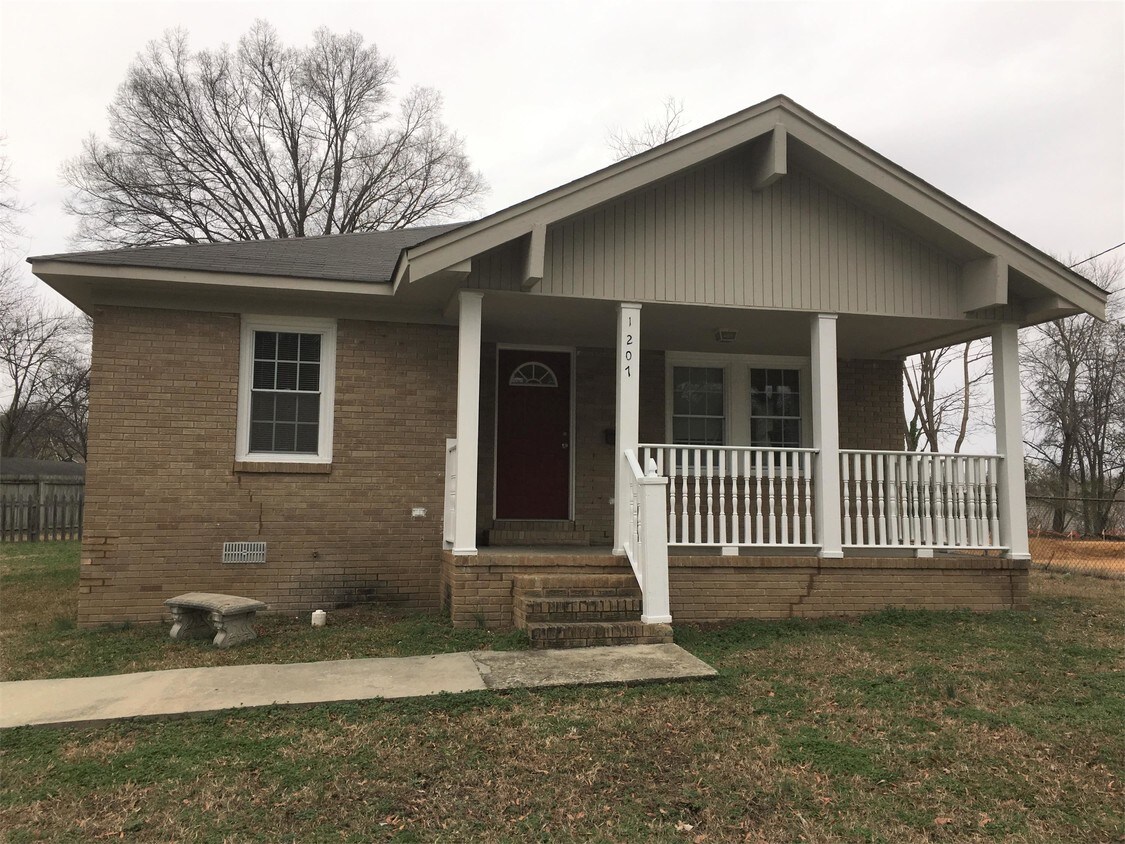 Primary Photo - 1207 Lomax Ave