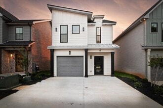 Building Photo - 4 Dutch Dr