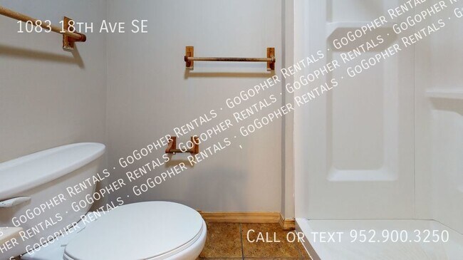 Foto del edificio - Affordable four bedroom duplex