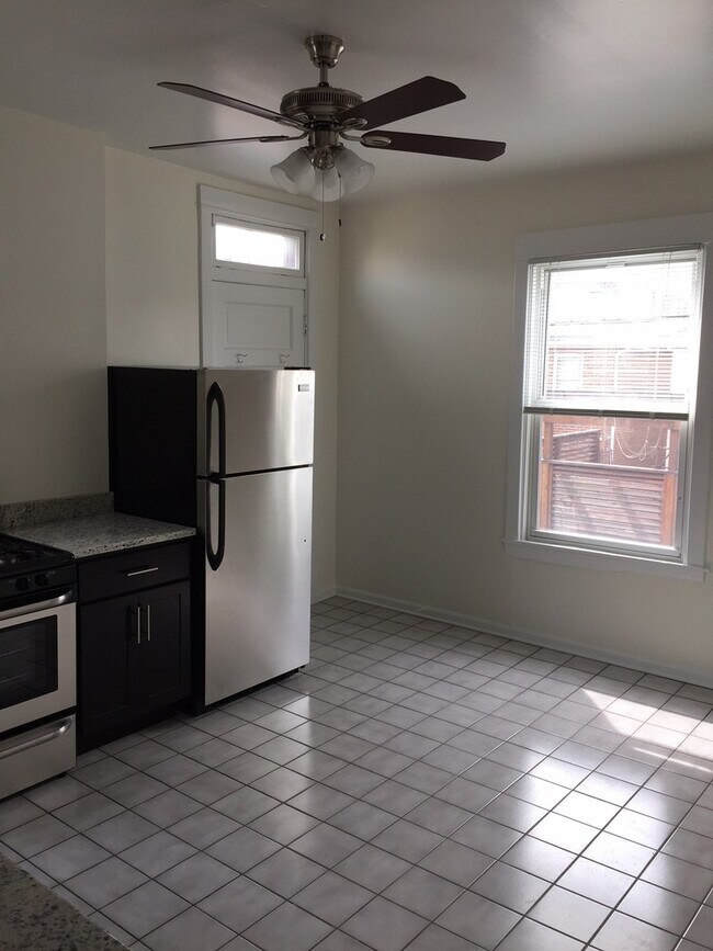Building Photo - 2337 W Dickens Ave