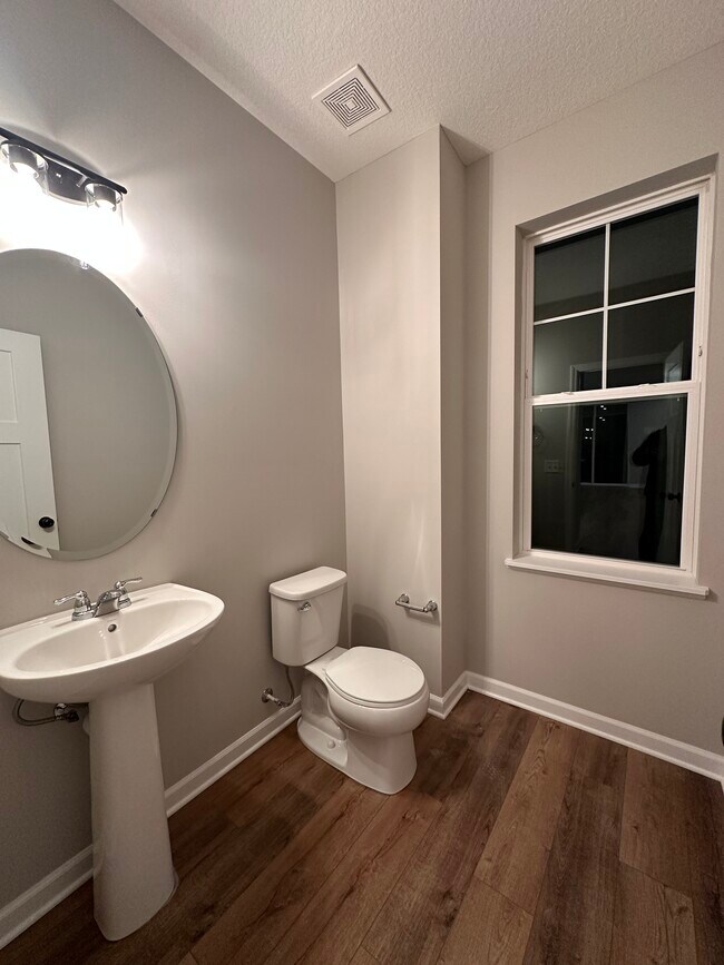 Powder Room - Main level - 13640 Marsh View Trl