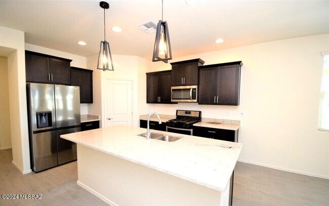 Building Photo - 10736 W Embrey Dr