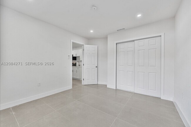 Foto del edificio - 1849 NW 16th St