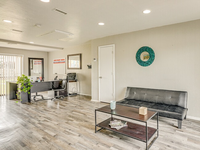 Building Photo - Hillcrest Residence Apartments