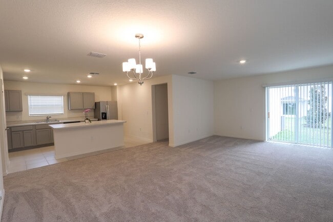 Building Photo - 2950 Lavanda Dr