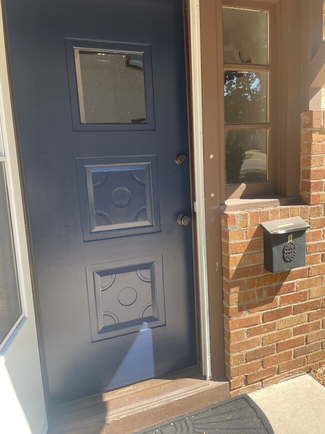 Entrance - 261 Robie St W