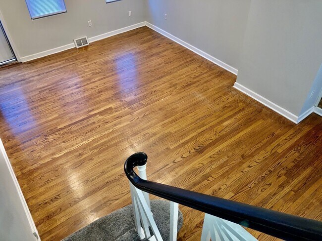 Foto del edificio - Wharton 2bd+Den/1bth w/Private Patio