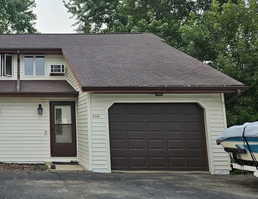 Right side - 2346 S Ridge Rd