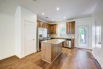 Building Photo - 1901 Fletcher St