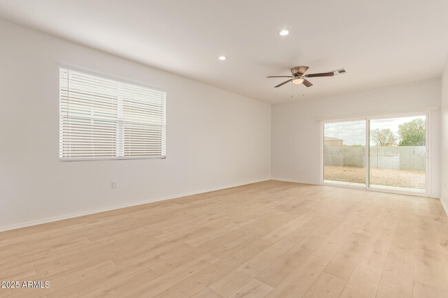 Building Photo - 1737 W Pinkley Ave