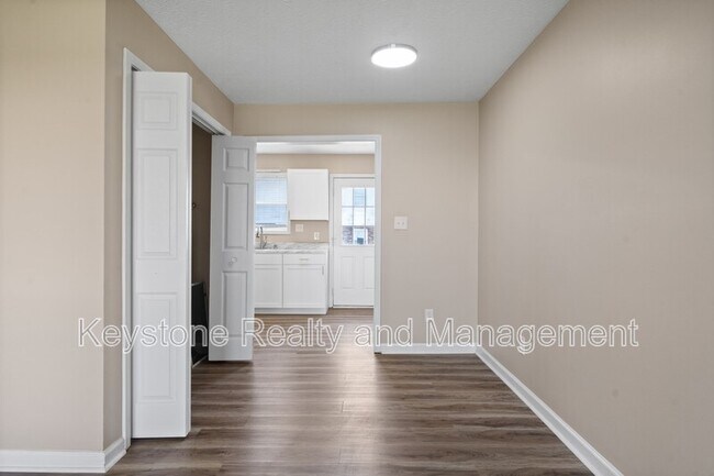 Building Photo - 290 Thompsonville Ln