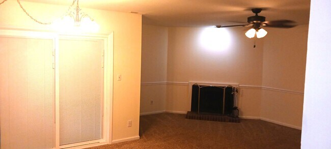 Building Photo - 302 Patriot Ln
