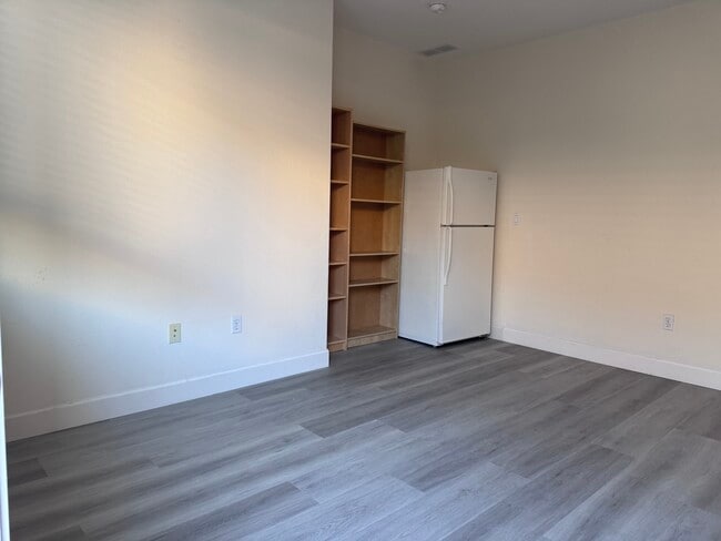 Building Photo - 2585 Cipriani