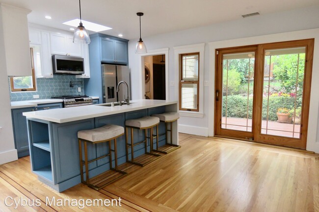 Building Photo - 3 br, 2 bath House - 2732 Diamond St