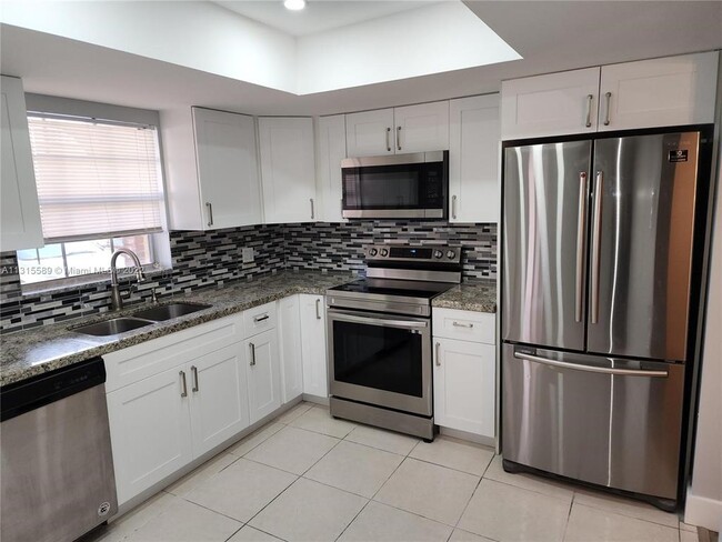 Foto del edificio - 3050 Riverside Dr