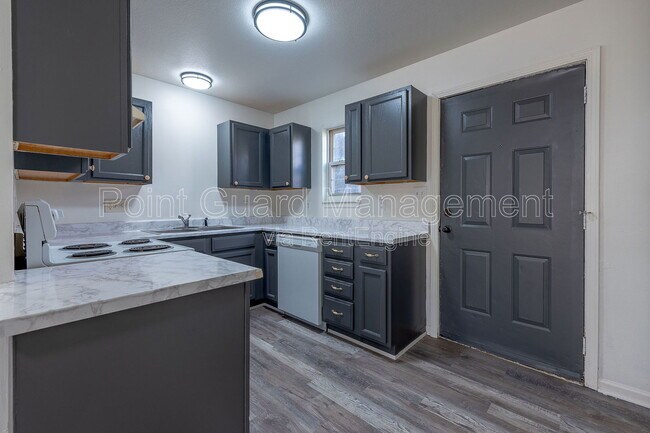 Building Photo - 955 Leroy St