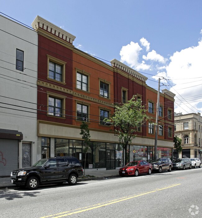 Building Photo - 520-528 Bay St
