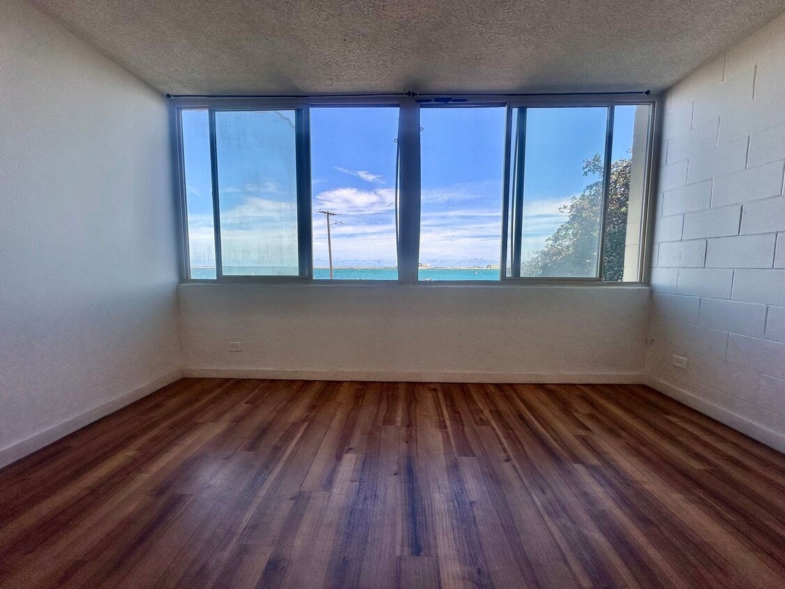 Primary Photo - Oceanview condo