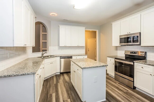 Foto del edificio - 8312 Springhead Ln